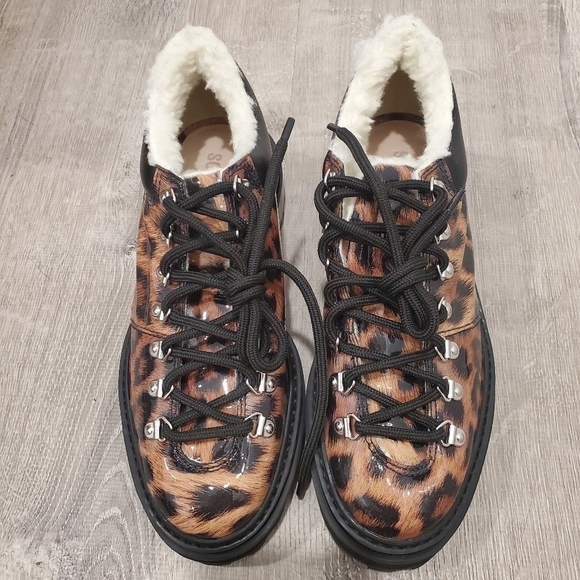 NEW Schutz Lucille Faux Shearling Lined Ankle Boot - Picture 4 of 9